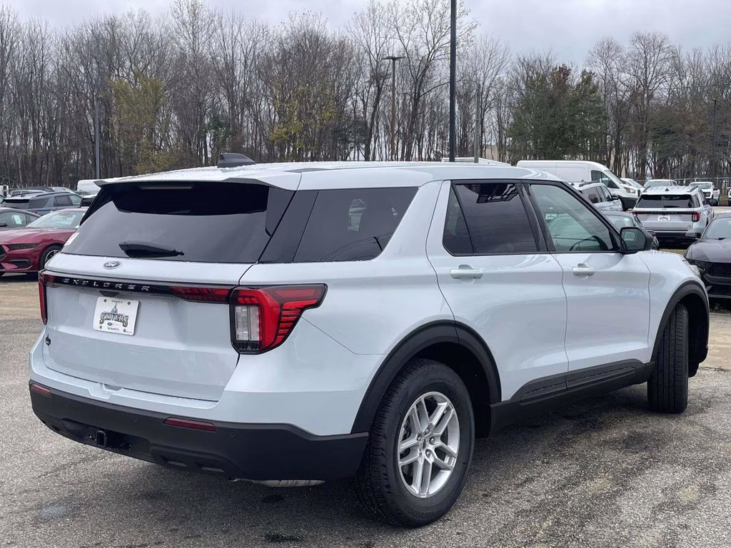 2026 Space White Metallic Ford Explorer Active RWD SUV