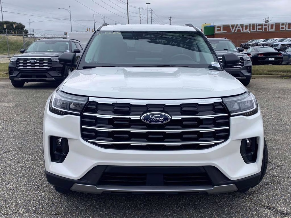 2026 Star White Metallic Tri-Coat Ford Explorer Active RWD SUV