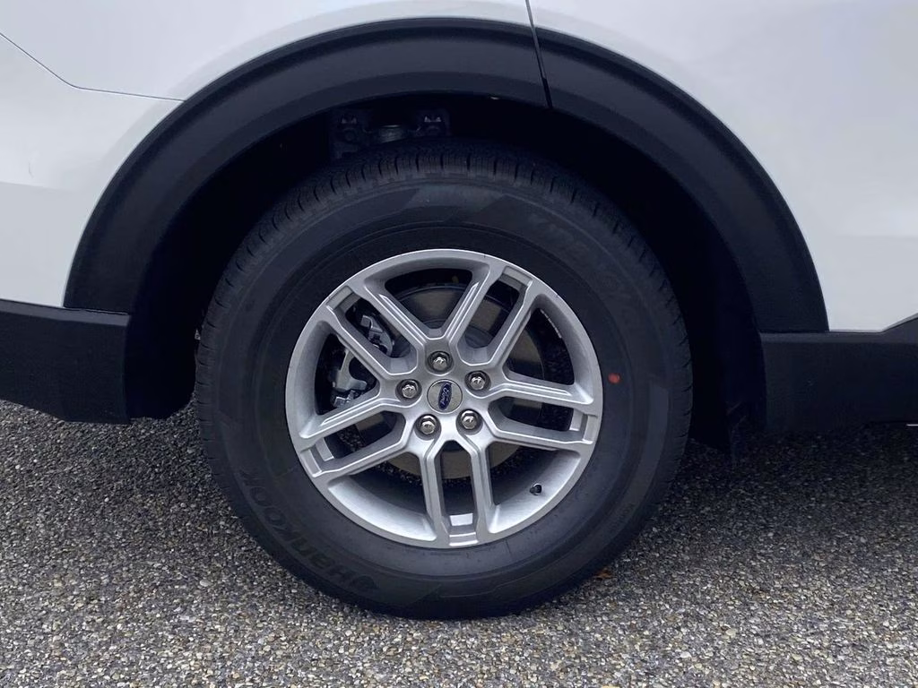 2026 Star White Metallic Tri-Coat Ford Explorer Active RWD SUV