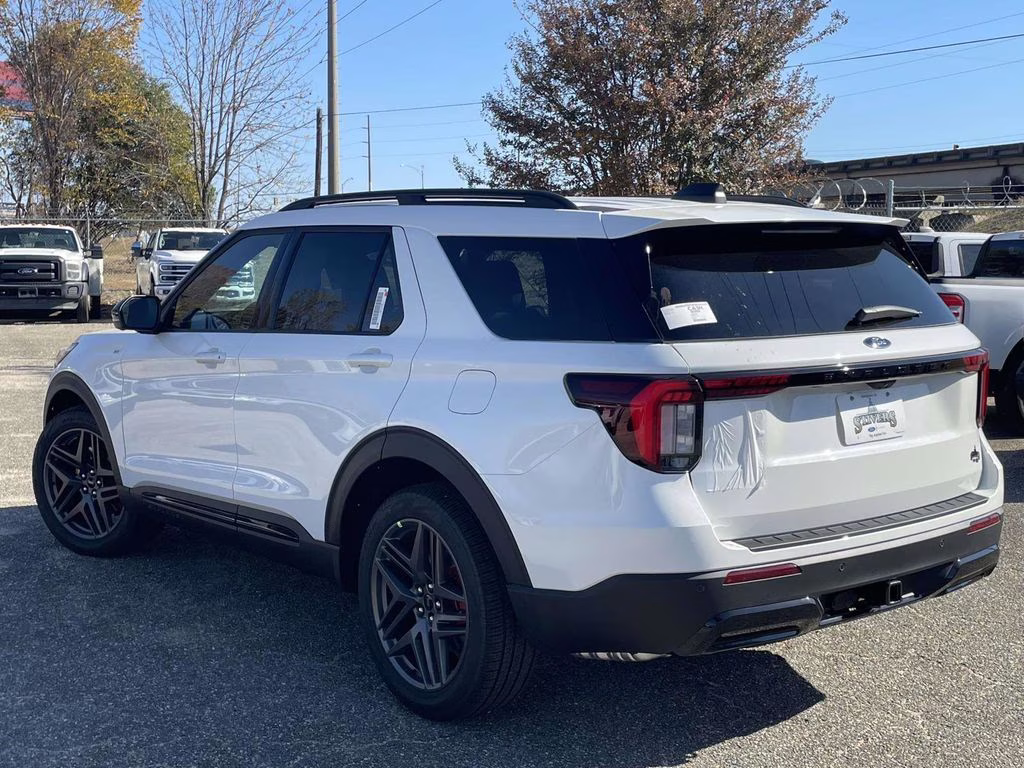 2026 Star White Metallic Tri-Coat Ford Explorer ST-Line RWD SUV