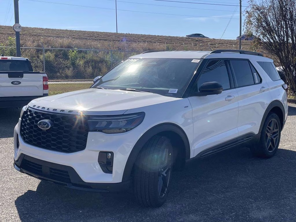 2026 Star White Metallic Tri-Coat Ford Explorer ST-Line RWD SUV