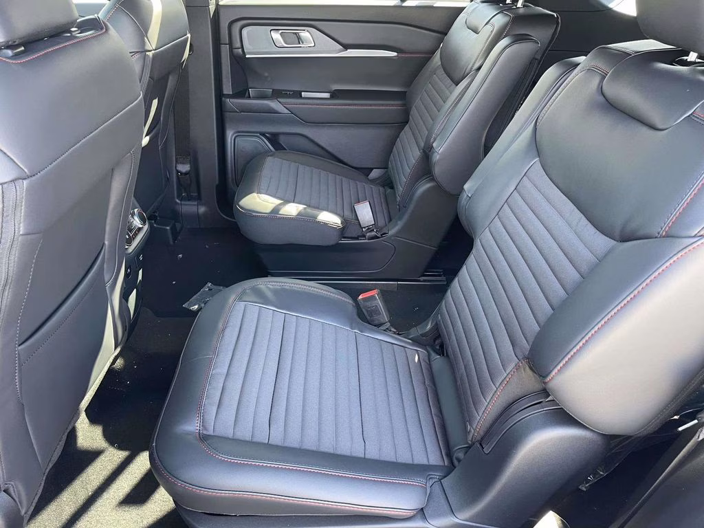 2026 Star White Metallic Tri-Coat Ford Explorer ST-Line RWD SUV