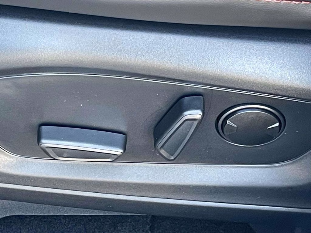 2026 Star White Metallic Tri-Coat Ford Explorer ST-Line RWD SUV