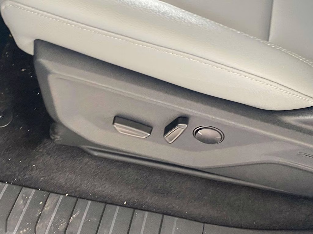 2025 Space White Metallic Ford F-150 Lightning Flash AWD Truck