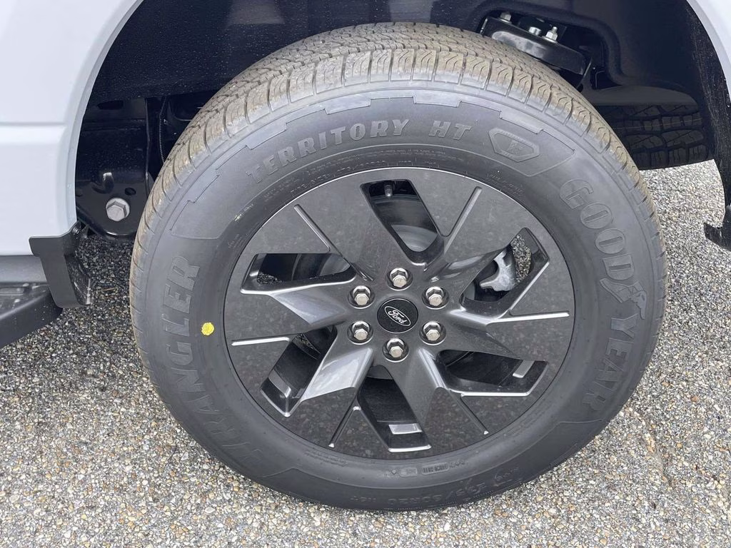 2025 Space White Metallic Ford F-150 Lightning Flash AWD Truck