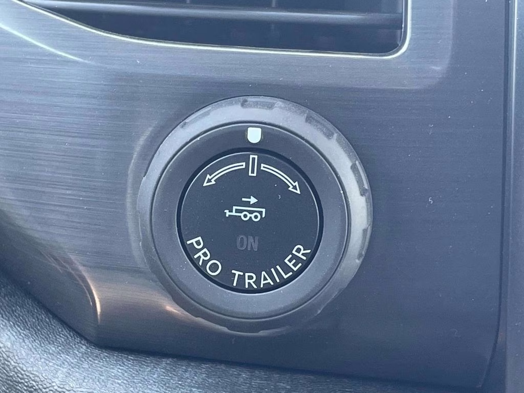 2025 Agate Black Metallic Ford F-150 Lightning Flash AWD Truck