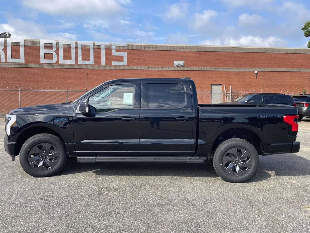2025 Agate Black Metallic Ford F-150 Lightning Flash AWD Truck