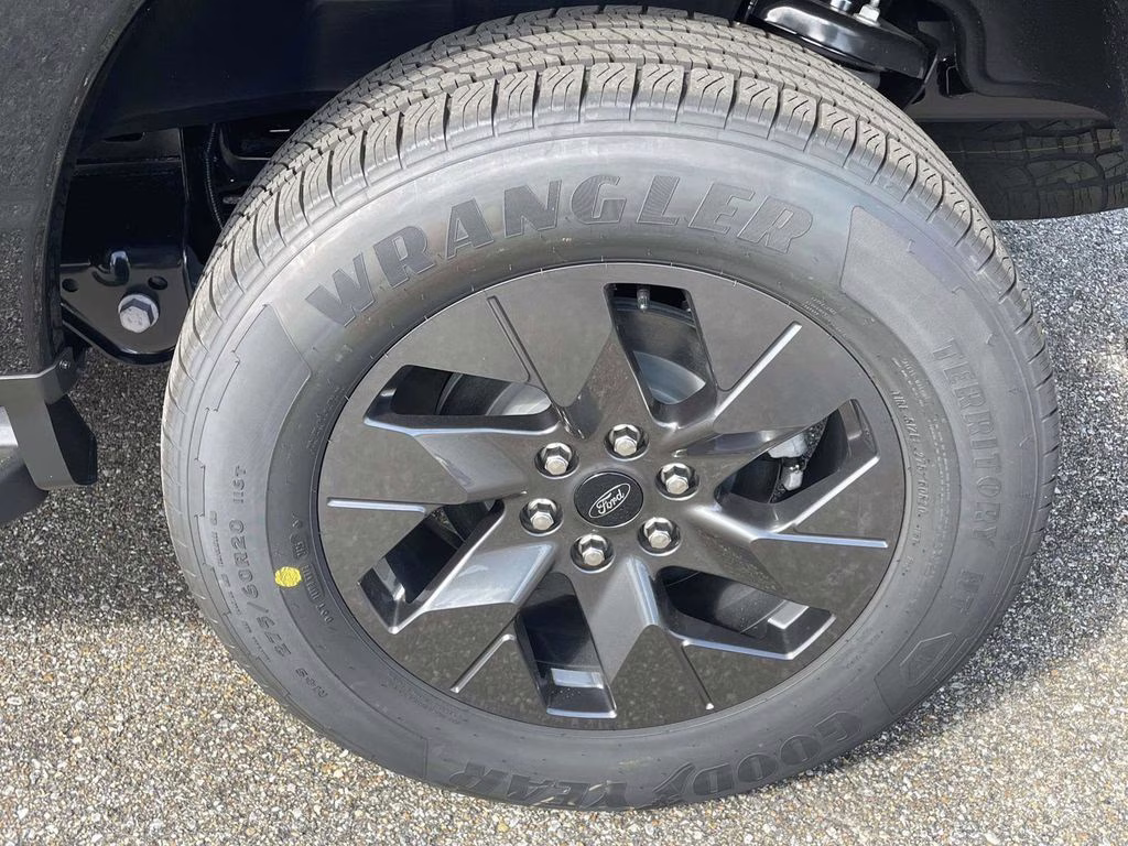 2025 Agate Black Metallic Ford F-150 Lightning Flash AWD Truck