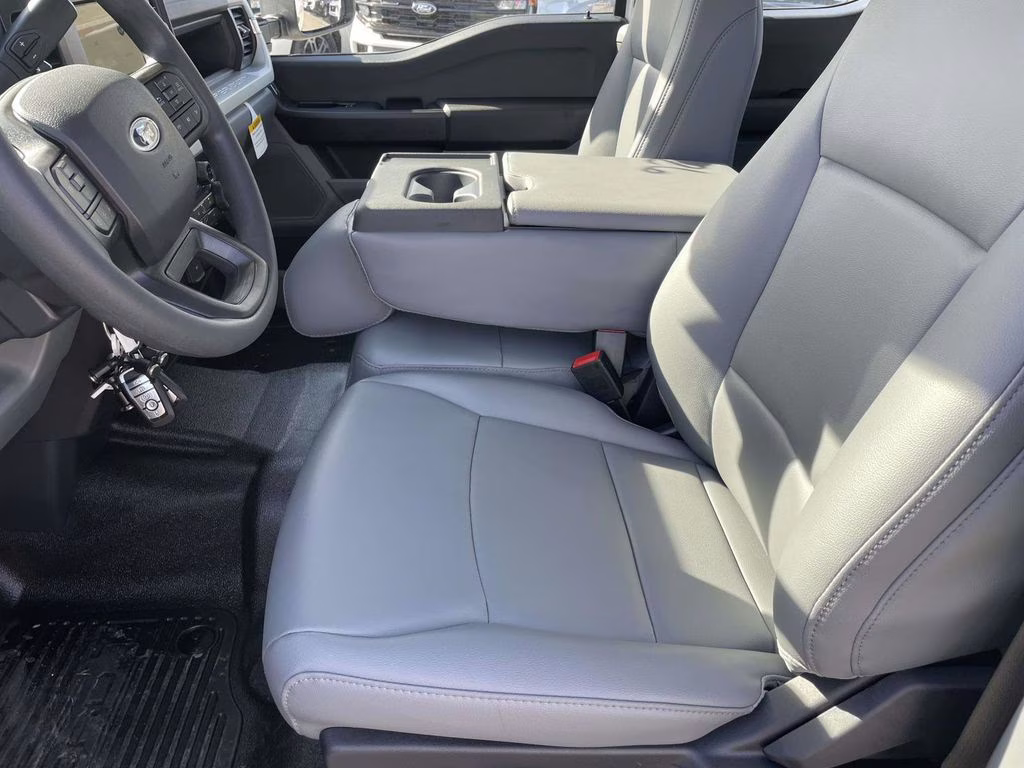 2026 Oxford White Ford Super Duty F-250 SRW XL 4X4 Truck