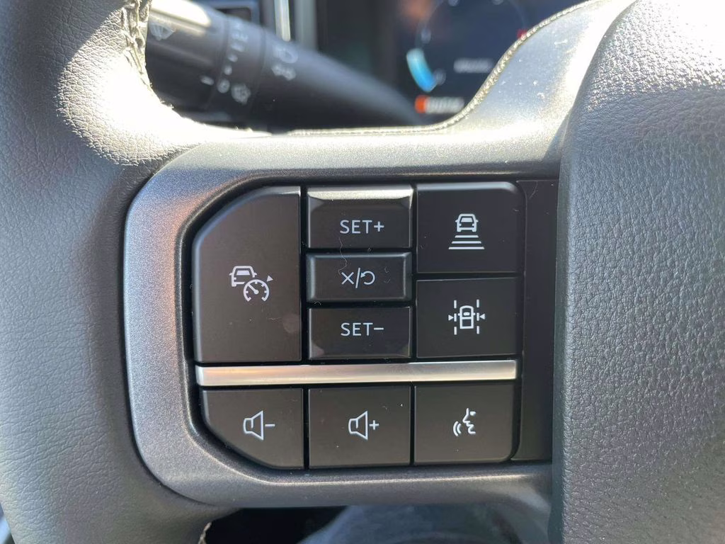 2026 Oxford White Ford Super Duty F-250 SRW Lariat 4X4 Truck