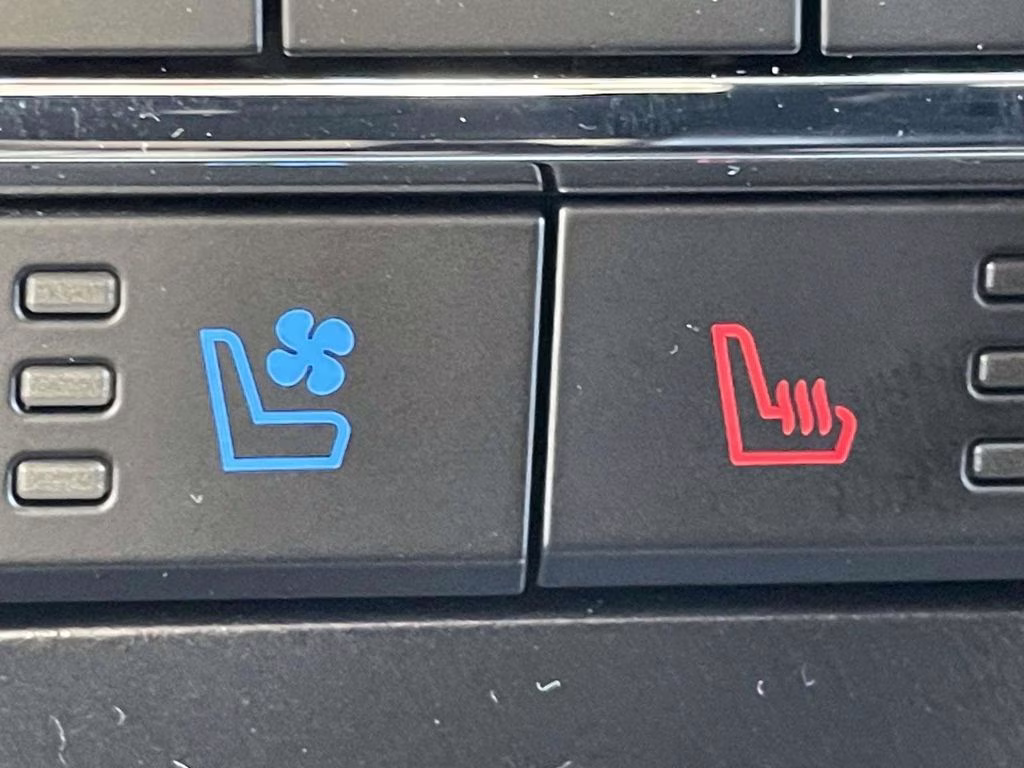 2026 Star White Metallic Tri-Coat Ford Super Duty F-250 SRW Lariat 4X4 Truck