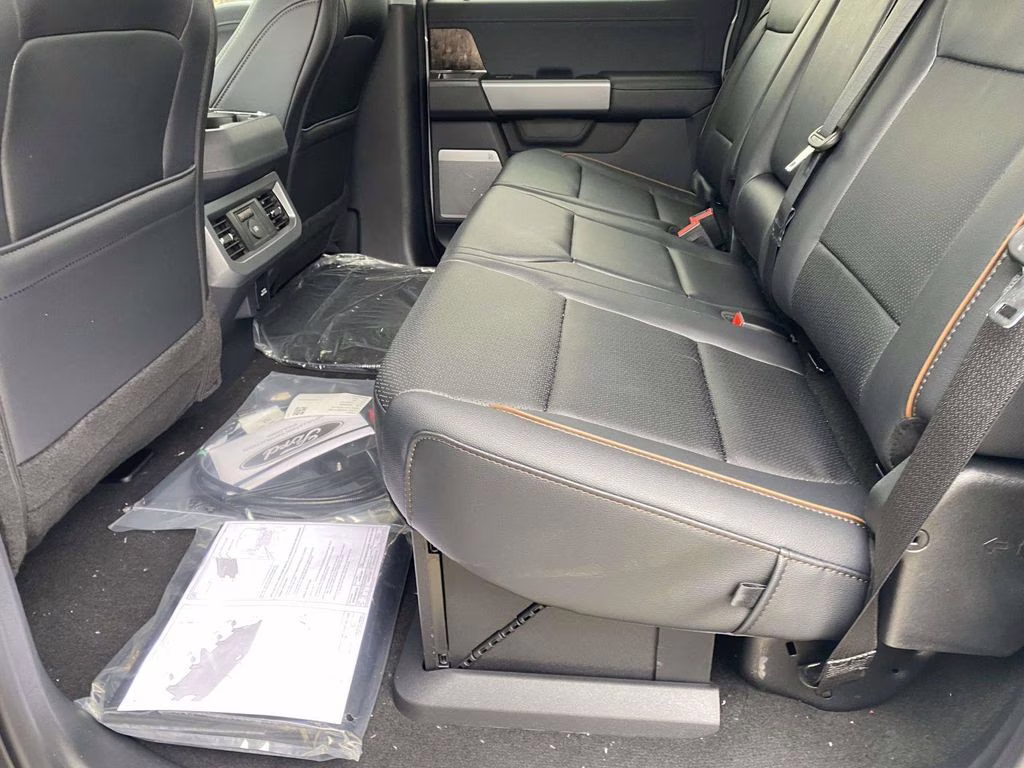 2026 Avalanche Ford Super Duty F-350 SRW Lariat 4X4 Truck