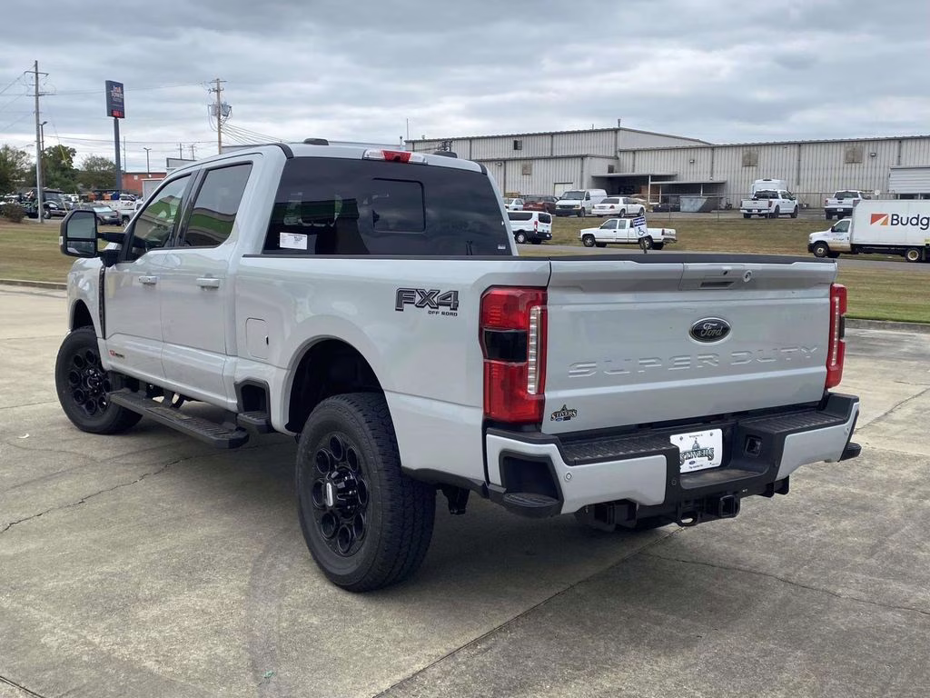 2026 Avalanche Ford Super Duty F-350 SRW Lariat 4X4 Truck
