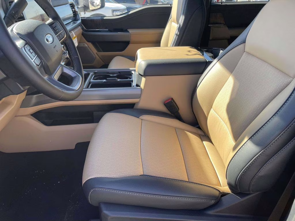 2026 Star White Metallic Tri-Coat Ford Super Duty F-350 SRW Lariat 4X4 Truck