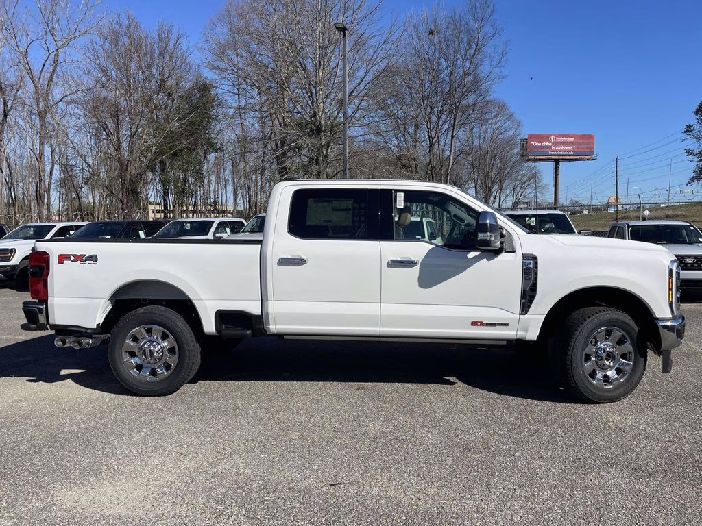 2026 Star White Metallic Tri-Coat Ford Super Duty F-350 SRW Lariat 4X4 Truck