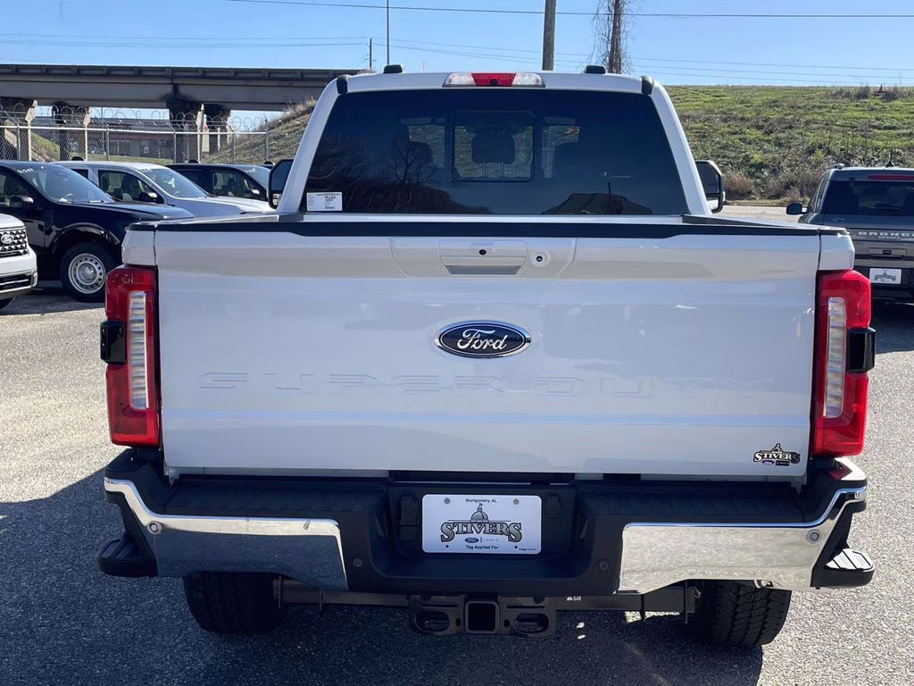 2026 Star White Metallic Tri-Coat Ford Super Duty F-350 SRW Lariat 4X4 Truck