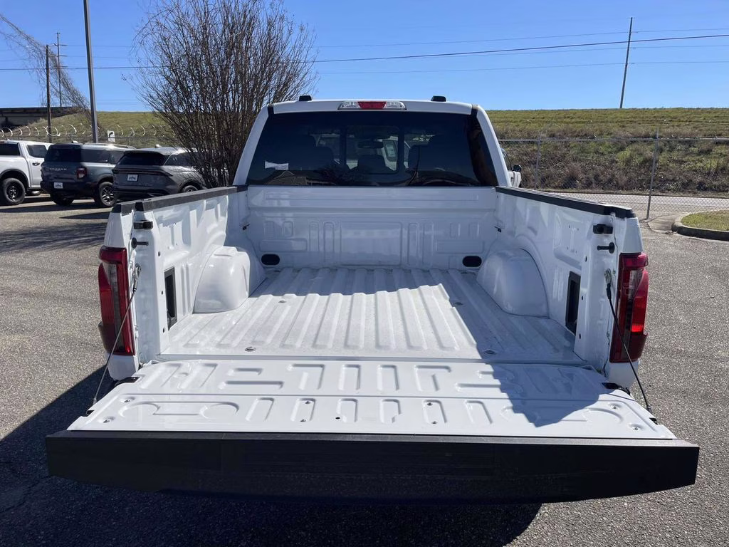 2026 Oxford White Ford F-150 XLT 4X4 Truck