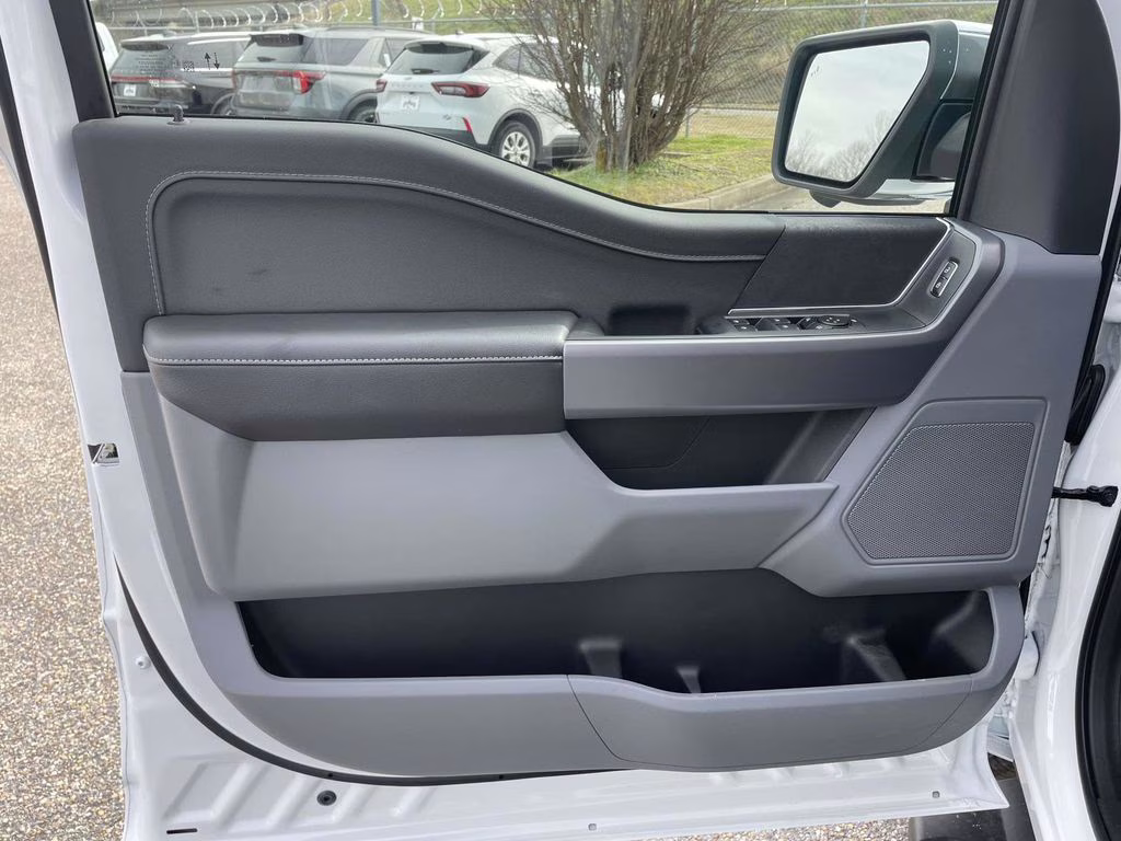 2026 Oxford White Ford F-150 XLT 4X4 Truck