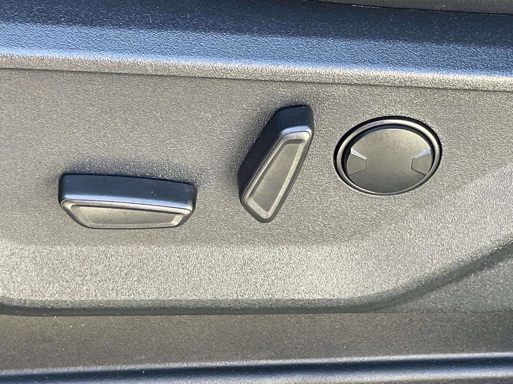 2025 Space White Metallic Ford F-150 Lariat 4X4 Truck