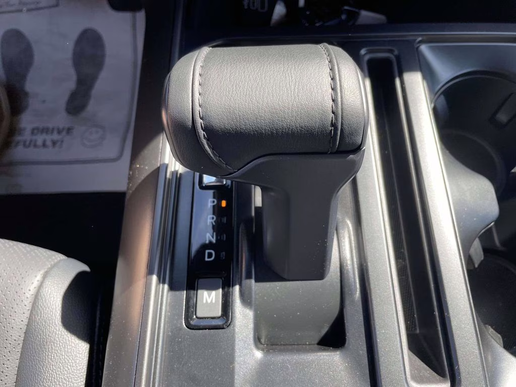 2025 Space White Metallic Ford F-150 Lariat 4X4 Truck