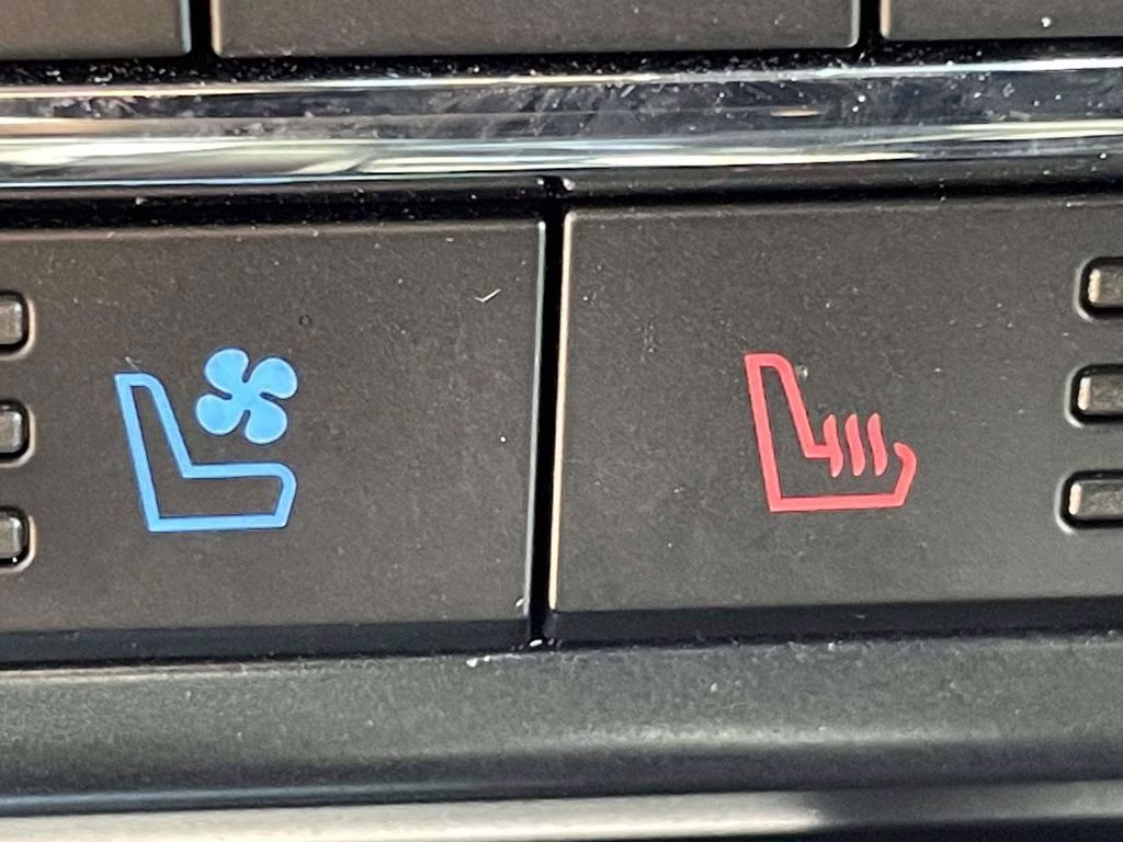 2025 Space White Metallic Ford F-150 Lariat 4X4 Truck