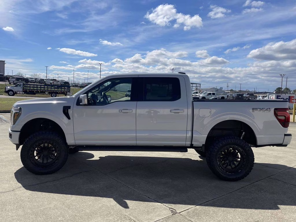 2025 Space White Metallic Ford F-150 Lariat 4X4 Truck