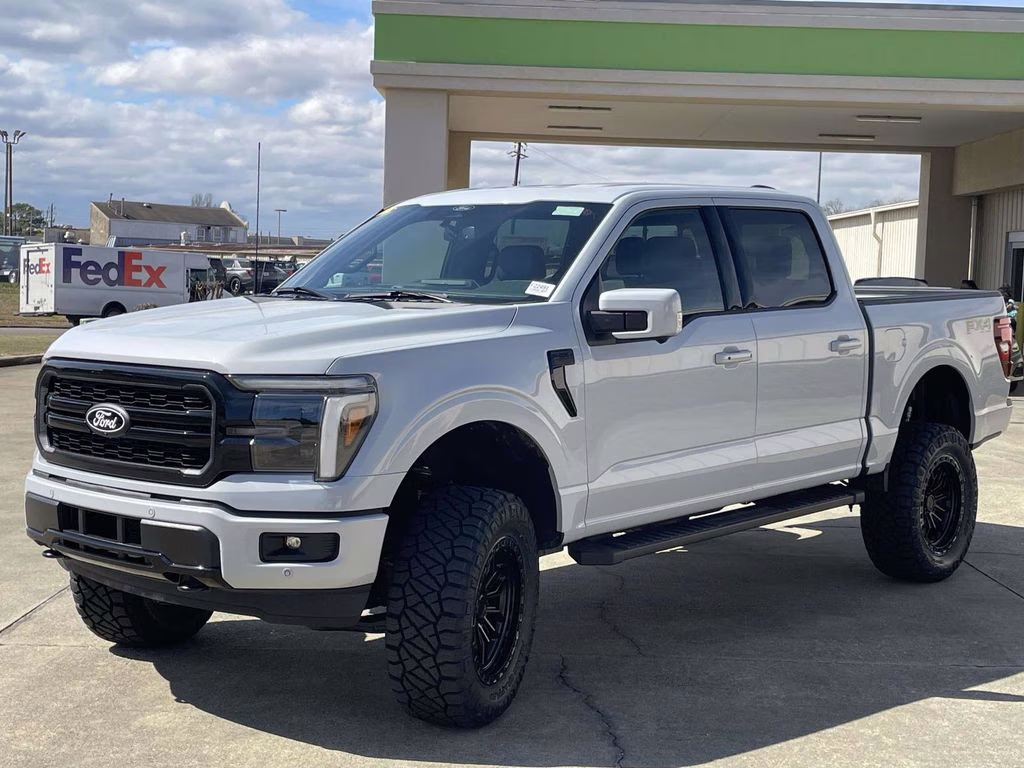 2025 Space White Metallic Ford F-150 Lariat 4X4 Truck