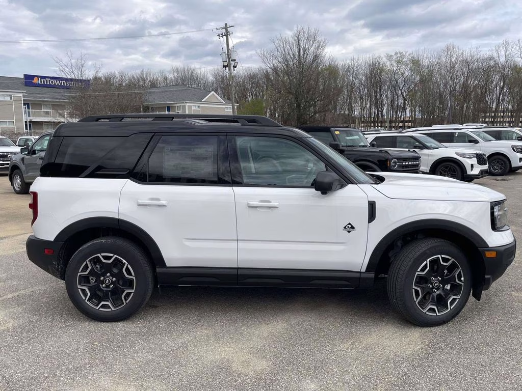 2025 Oxford White Ford Bronco Sport Outer Banks 4X4 SUV