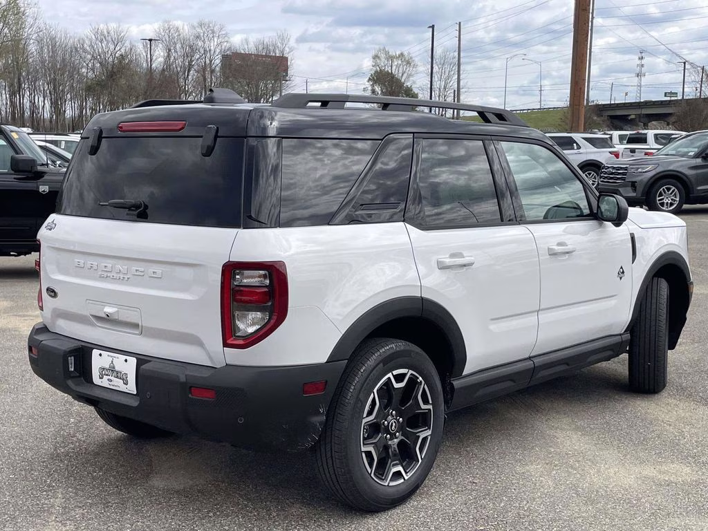 2025 Oxford White Ford Bronco Sport Outer Banks 4X4 SUV