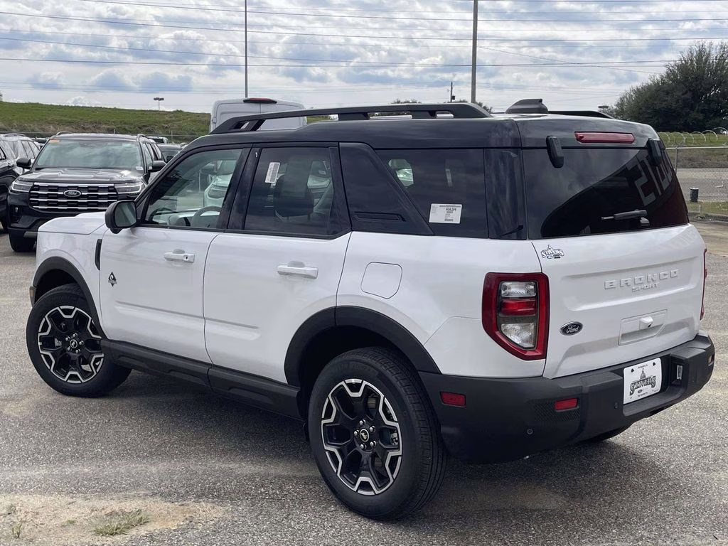 2025 Oxford White Ford Bronco Sport Outer Banks 4X4 SUV
