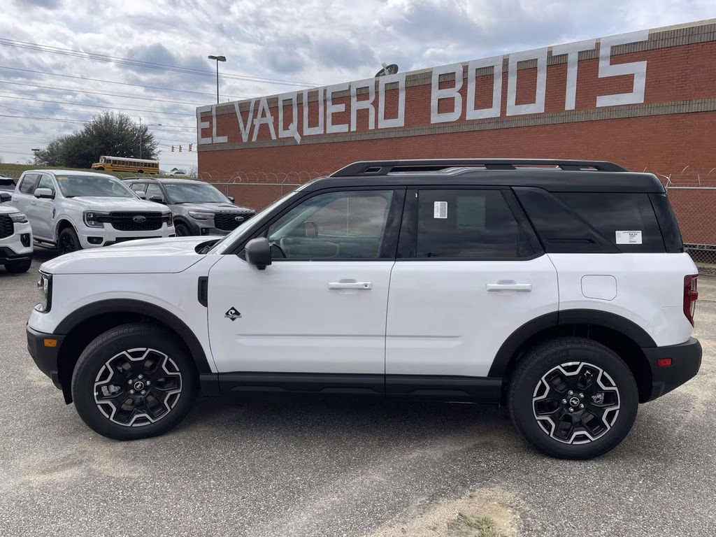 2025 Oxford White Ford Bronco Sport Outer Banks 4X4 SUV