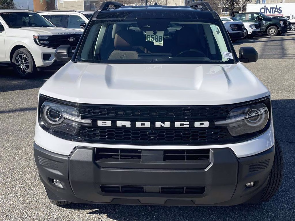 2025 Oxford White Ford Bronco Sport Outer Banks 4X4 SUV