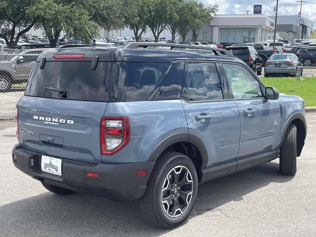 2025 Azure Gray Metallic Tri-Coat Ford Bronco Sport Outer Banks 4X4 SUV