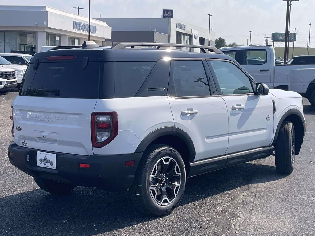 2025 Oxford White Ford Bronco Sport Outer Banks 4X4 SUV