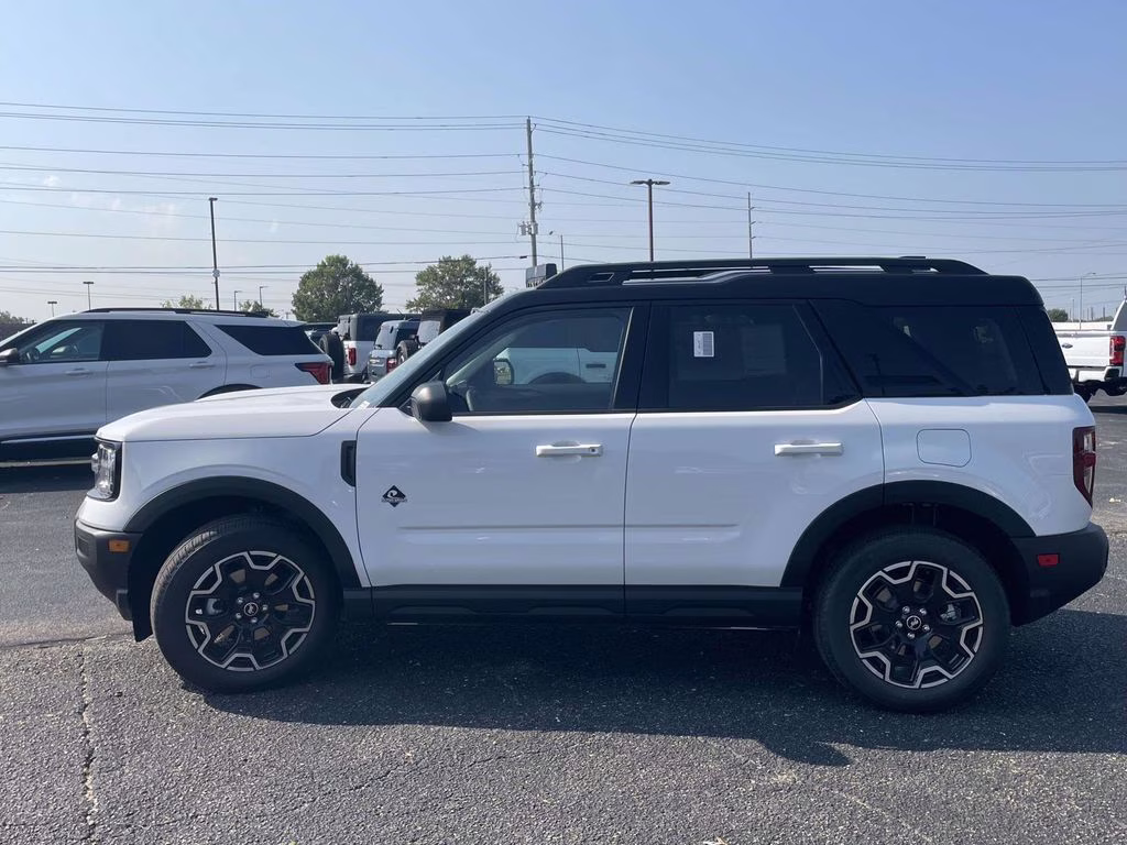 2025 Oxford White Ford Bronco Sport Outer Banks 4X4 SUV