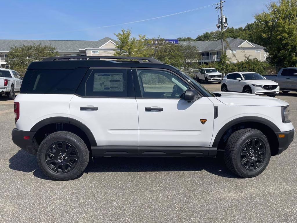 2025 Oxford White Ford Bronco Sport Badlands 4X4 SUV
