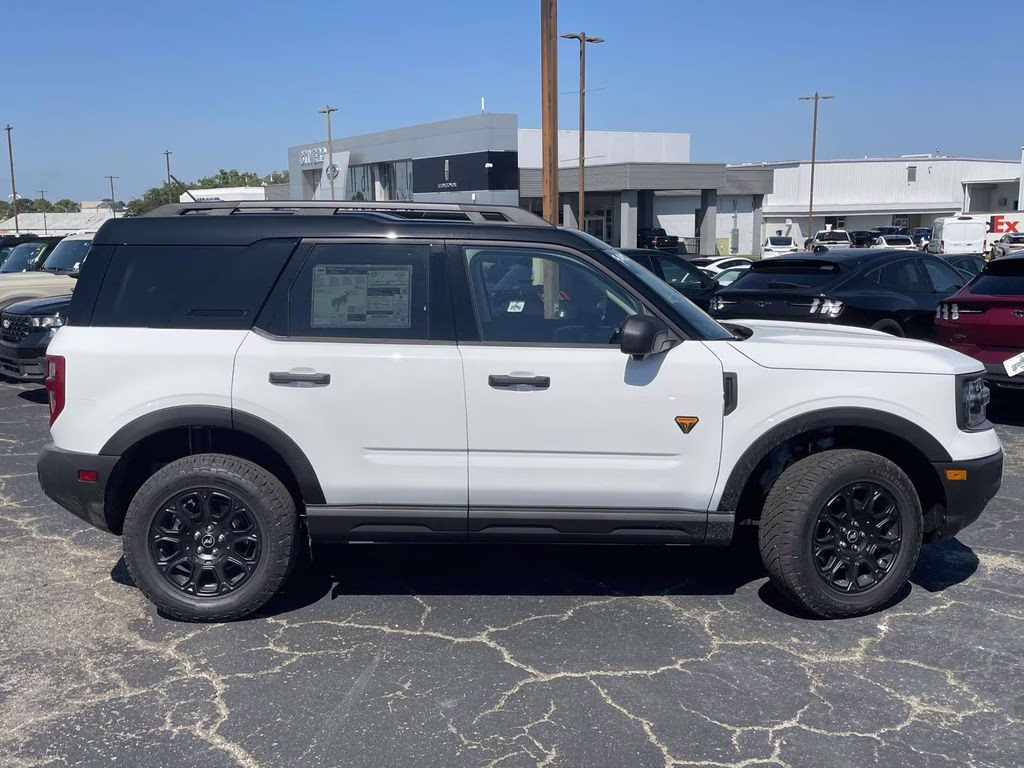 2025 Oxford White Ford Bronco Sport Badlands 4X4 SUV