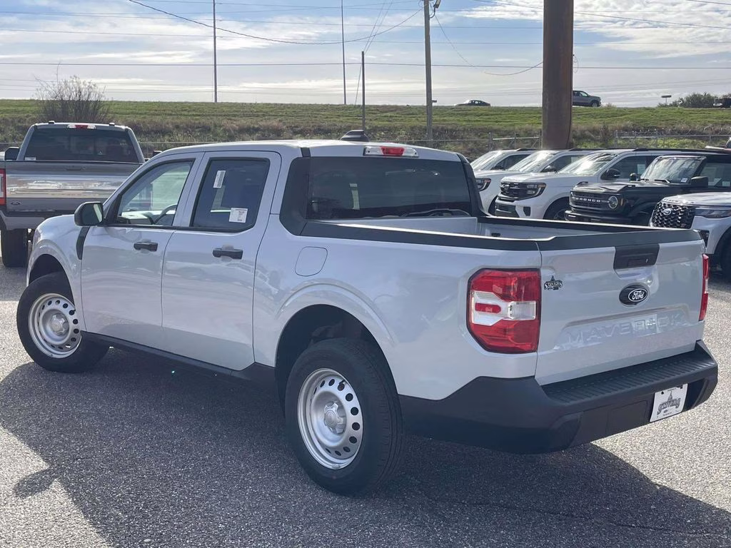 2026 Space White Metallic Ford Maverick XL FWD Truck