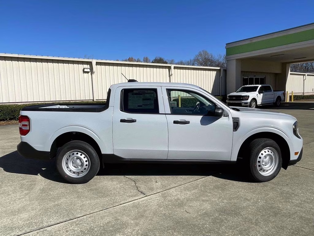 2026 Space White Metallic Ford Maverick XL FWD Truck