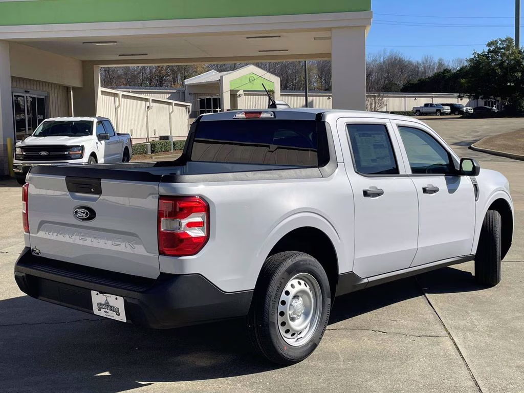 2026 Space White Metallic Ford Maverick XL FWD Truck