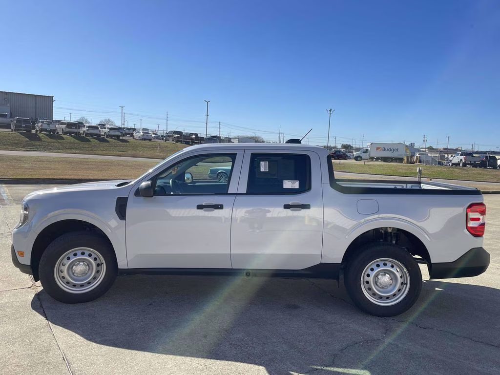 2026 Space White Metallic Ford Maverick XL FWD Truck