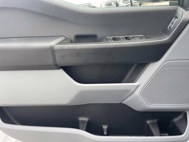 2025 Oxford White Ford Super Duty F-250 SRW XL 4X4 Truck