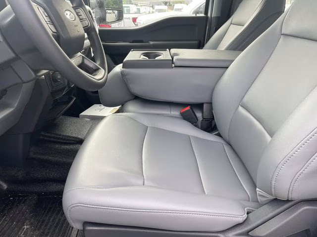 2025 Oxford White Ford Super Duty F-250 SRW XL 4X4 Truck