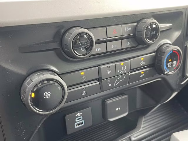 2025 Oxford White Ford Super Duty F-250 SRW XL 4X4 Truck