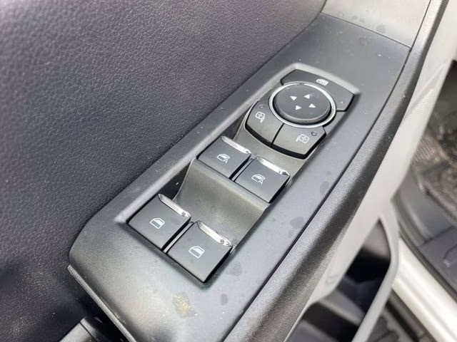 2026 Oxford White Ford Super Duty F-350 SRW XL RWD Chassis