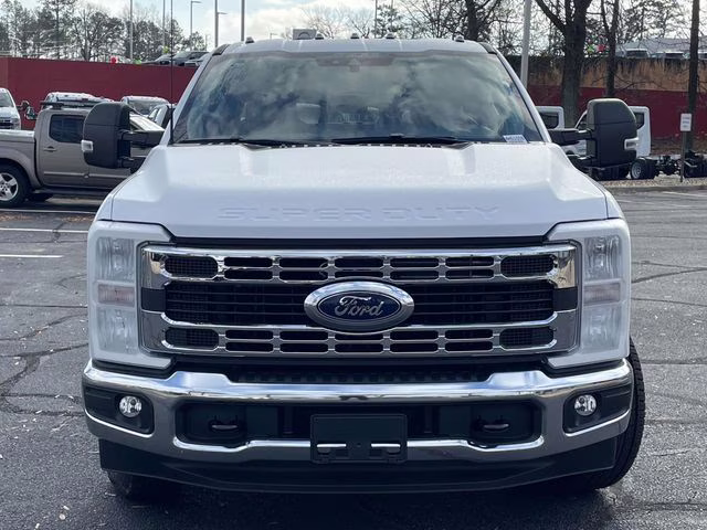 2026 Oxford White Ford Super Duty F-350 SRW XL RWD Chassis