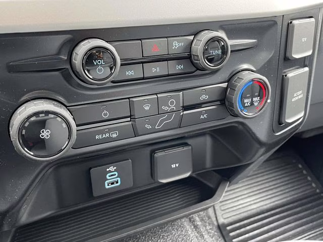 2026 Oxford White Ford Super Duty F-350 SRW XL RWD Chassis