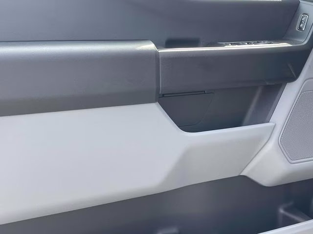 2026 Oxford White Ford Super Duty F-350 SRW XL RWD Chassis