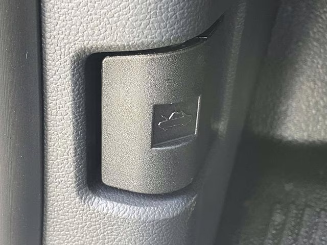 2026 Oxford White Ford Super Duty F-350 SRW XL RWD Chassis