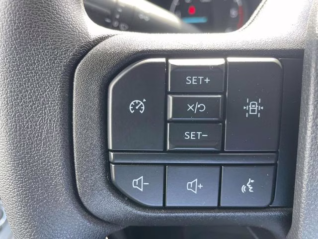 2026 Oxford White Ford Super Duty F-350 SRW XL RWD Chassis